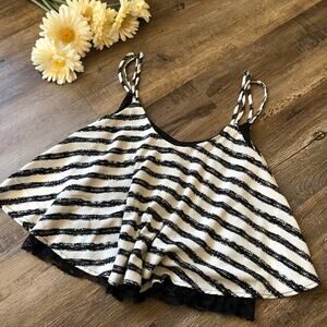 Nu Label cream and black crop tank size Large